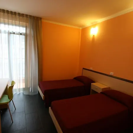 Roya Hotell