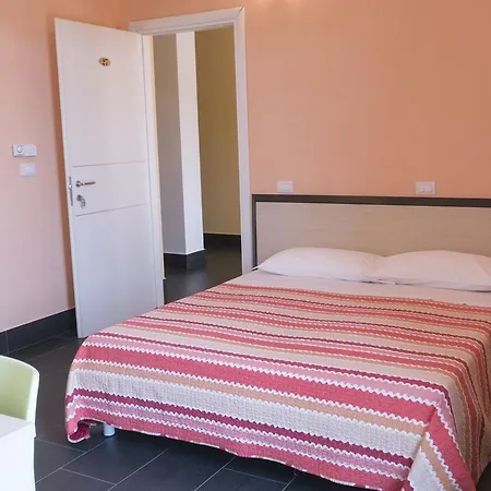 Roya Hotell